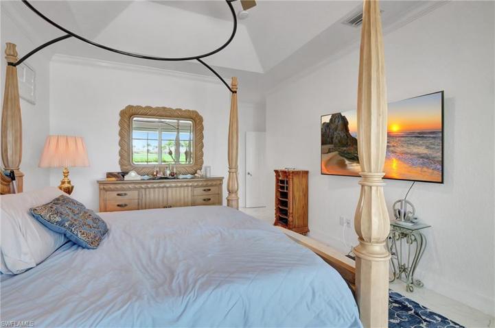 18066  Royal Tree  PKWY, Naples, FL 34114