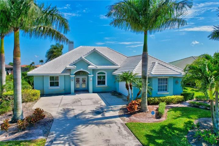 18066  Royal Tree  PKWY, Naples, FL 34114