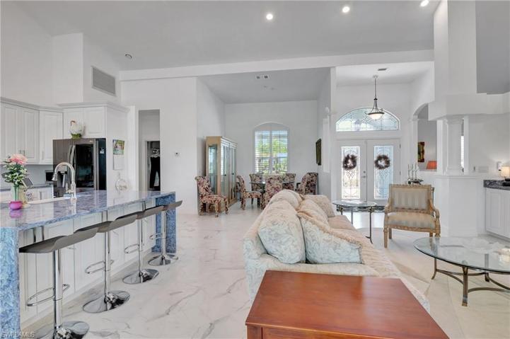 18066  Royal Tree  PKWY, Naples, FL 34114