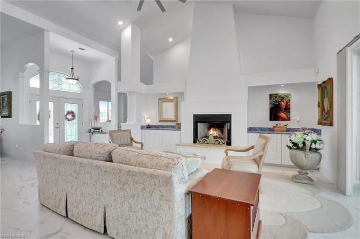 18066  Royal Tree  PKWY, Naples, FL 34114