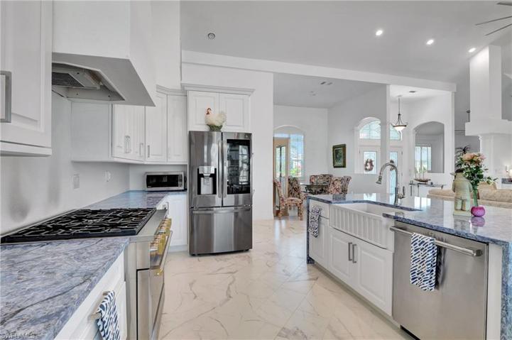 18066  Royal Tree  PKWY, Naples, FL 34114