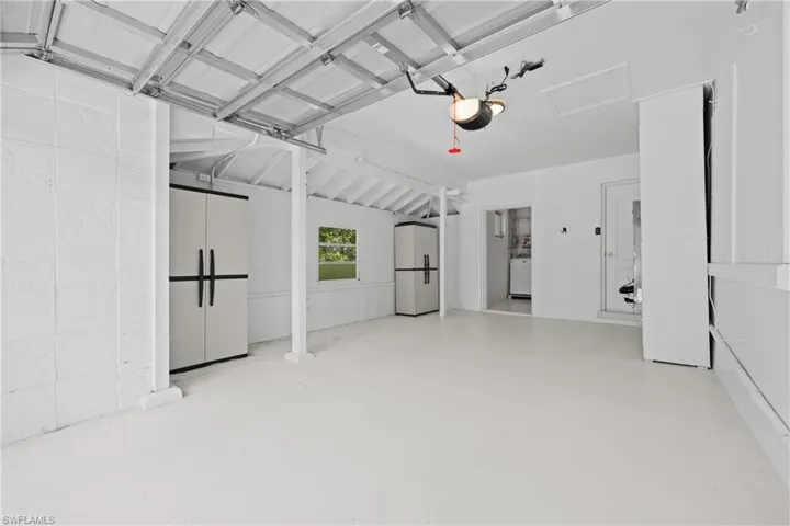Large 1-car garage