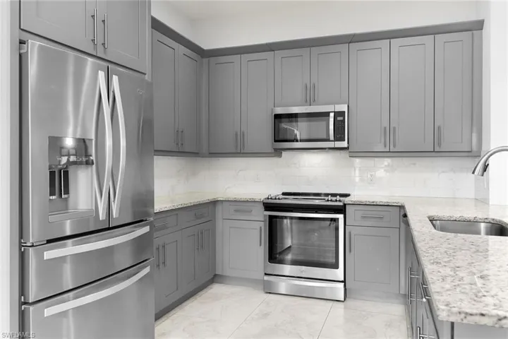 548 47th Ave Ne, Naples, Florida 34120
