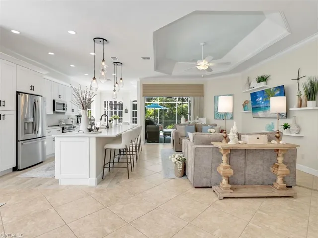 Beautiful Pendant Lighting Over the Breakfast bar