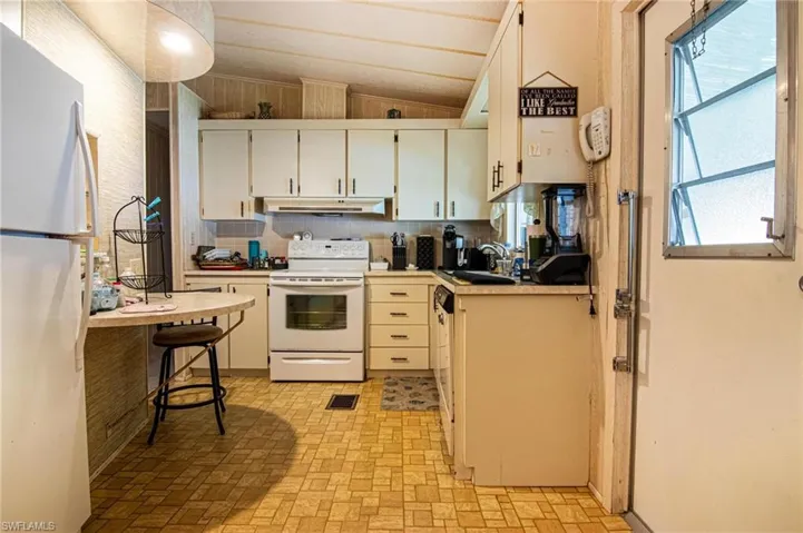 3384  Rainbow  LN, North Fort Myers, FL 33903