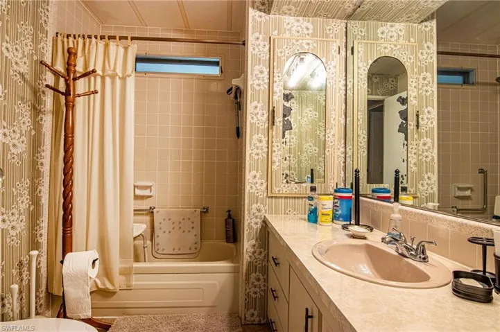 3384  Rainbow  LN, North Fort Myers, FL 33903