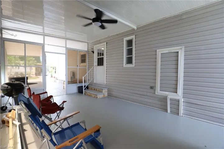 Sunroom with ceiling fan