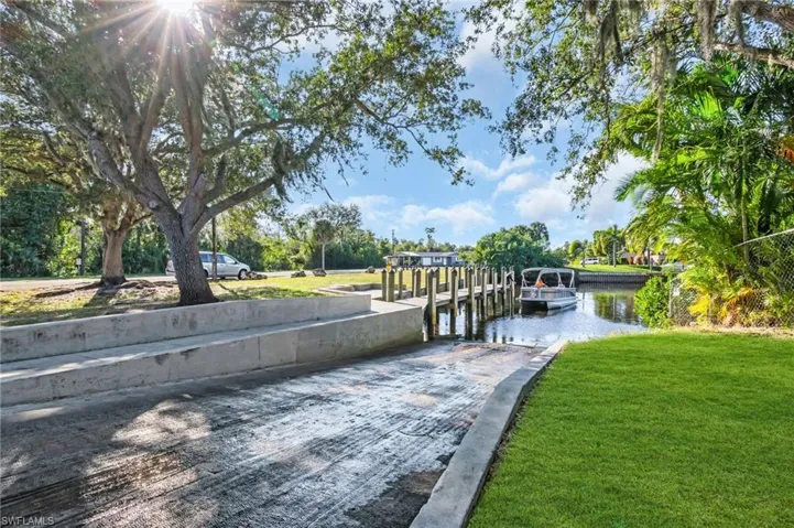 2114 Davis Blvd, Fort Myers, Florida 33905