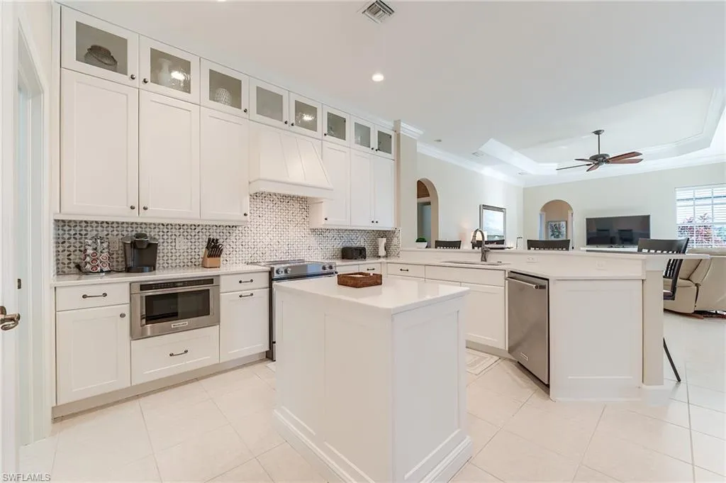 8860 New Castle DR, Fort Myers, FL 33908,225032596