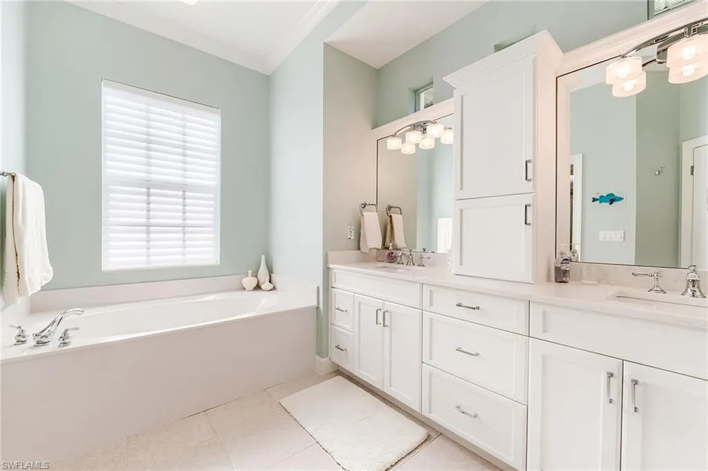 8860 New Castle DR, Fort Myers, FL 33908,225032596