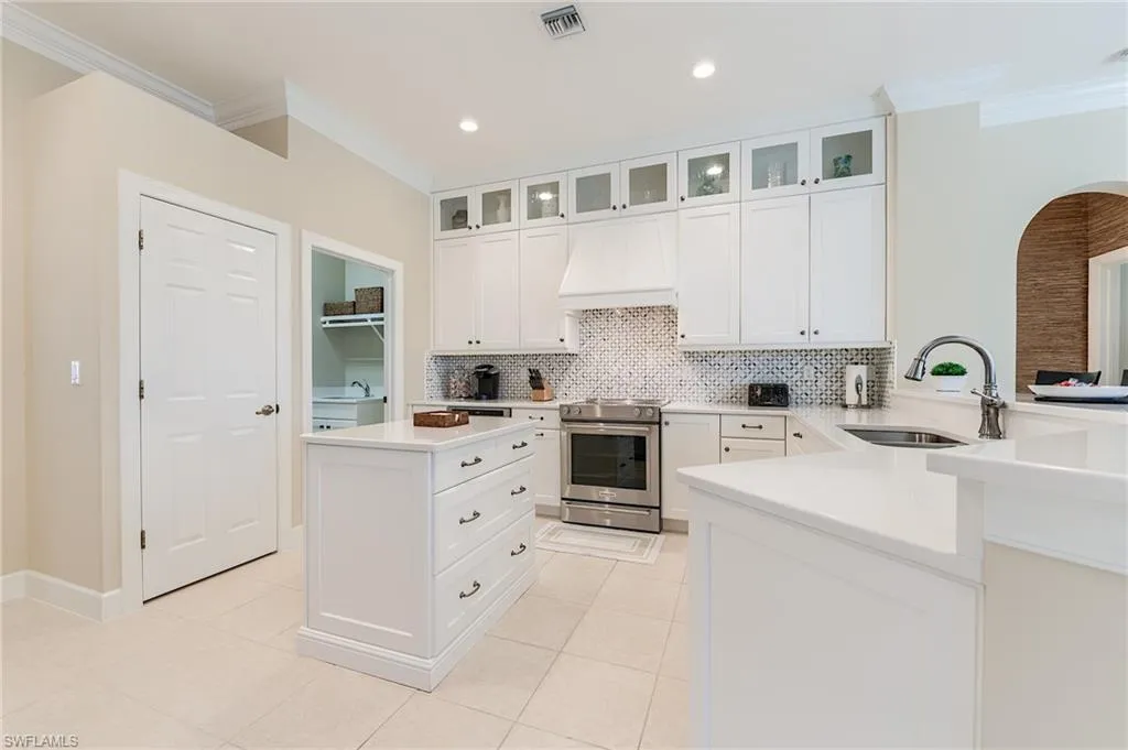 8860 New Castle DR, Fort Myers, FL 33908,225032596