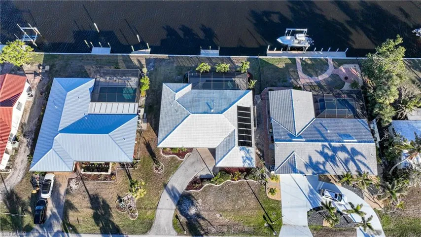 Birds eye view of property