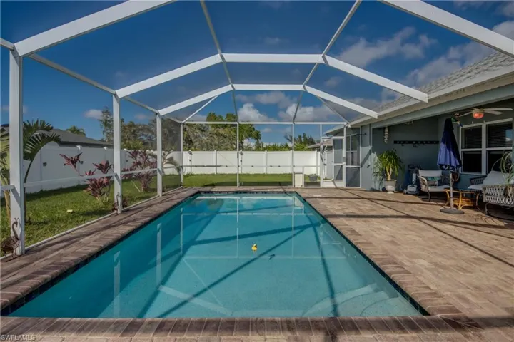 Oversized Pool W/Cage