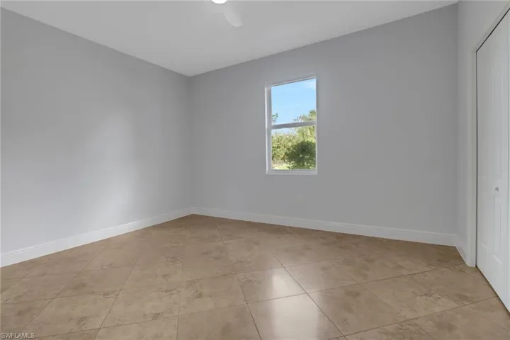 Empty room with ceiling fan
