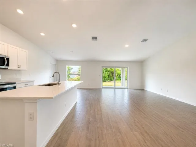 2925 Ne 6th Ave, Cape Coral, Florida 33909
