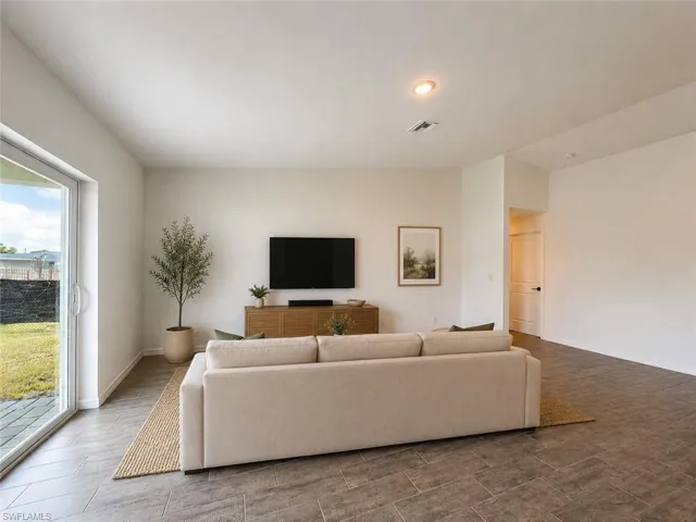 2925 Ne 6th Ave, Cape Coral, Florida 33909