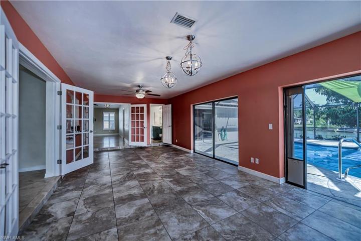BONUS ROOM / PARTIAL 2ND KITCHEN