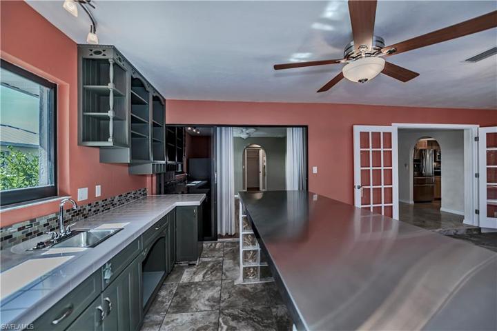 BONUS ROOM / PARTIAL 2ND KITCHEN