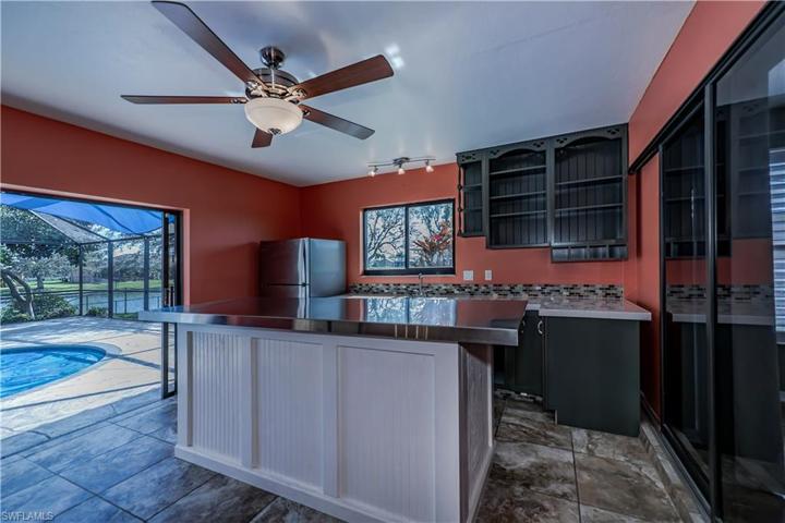 BONUS ROOM / PARTIAL 2ND KITCHEN