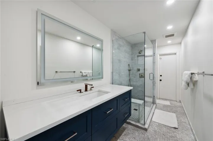 2085  Alamanda  DR, Naples, FL 34102