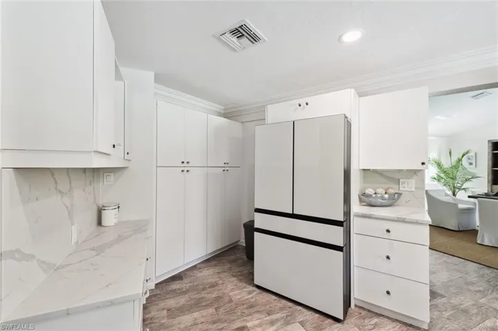 2085  Alamanda  DR, Naples, FL 34102