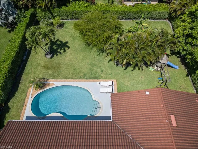2085  Alamanda  DR, Naples, FL 34102