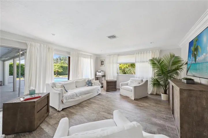 2085  Alamanda  DR, Naples, FL 34102