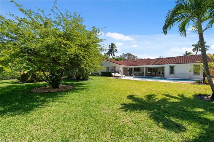 2085  Alamanda  DR, Naples, FL 34102