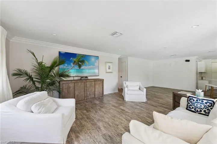 2085  Alamanda  DR, Naples, FL 34102