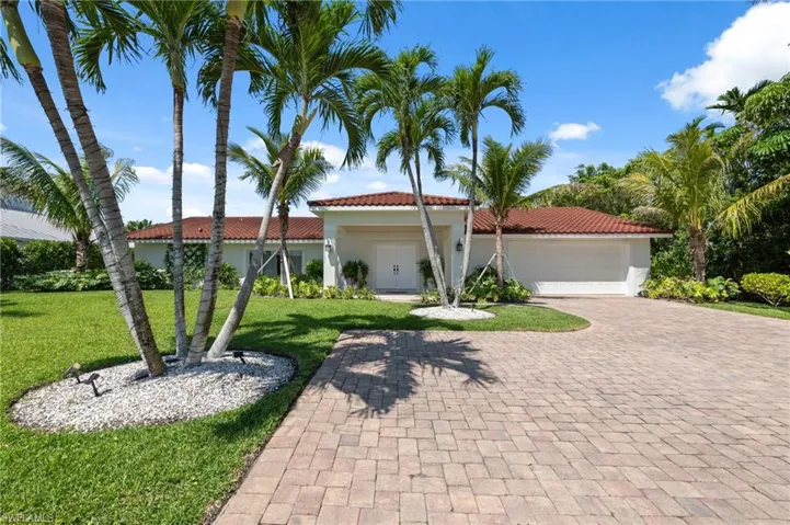 2085  Alamanda  DR, Naples, FL 34102