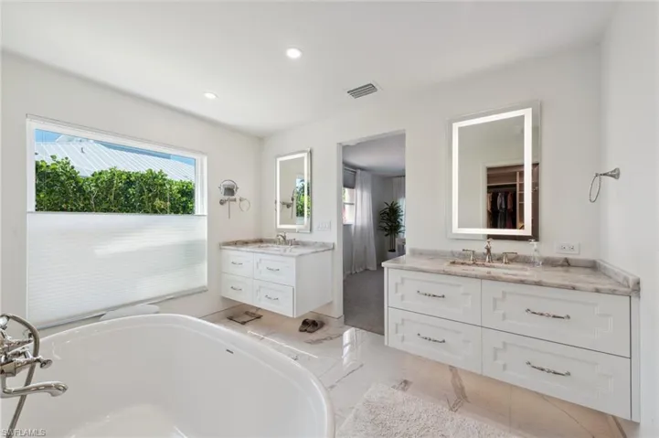 2085  Alamanda  DR, Naples, FL 34102