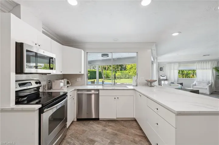 2085  Alamanda  DR, Naples, FL 34102