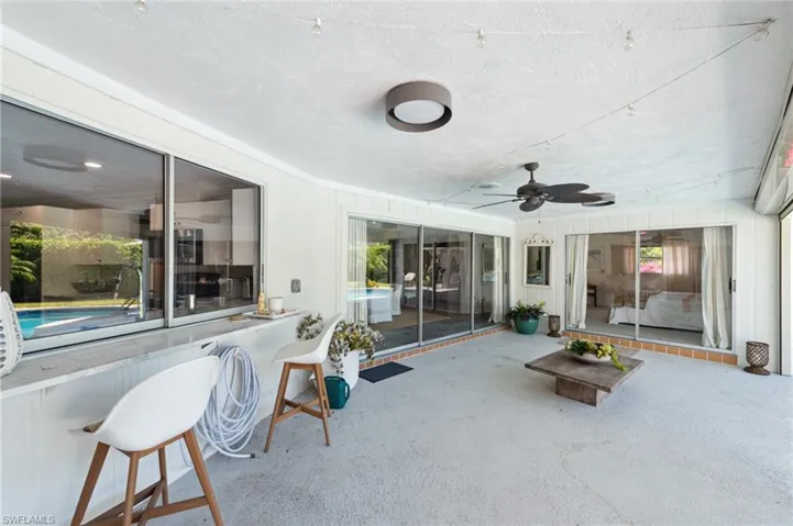 2085  Alamanda  DR, Naples, FL 34102