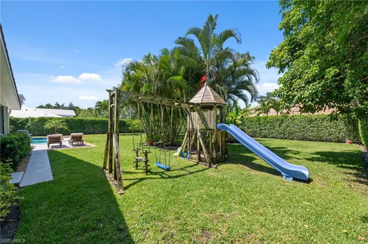 2085  Alamanda  DR, Naples, FL 34102