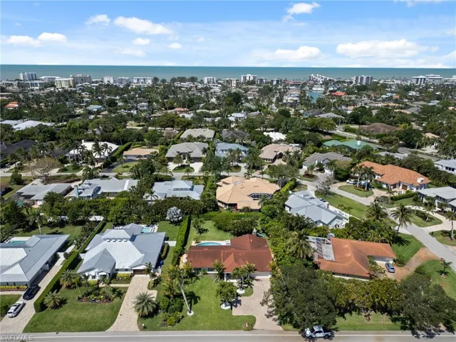2085  Alamanda  DR, Naples, FL 34102