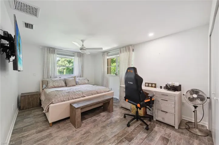 2085  Alamanda  DR, Naples, FL 34102
