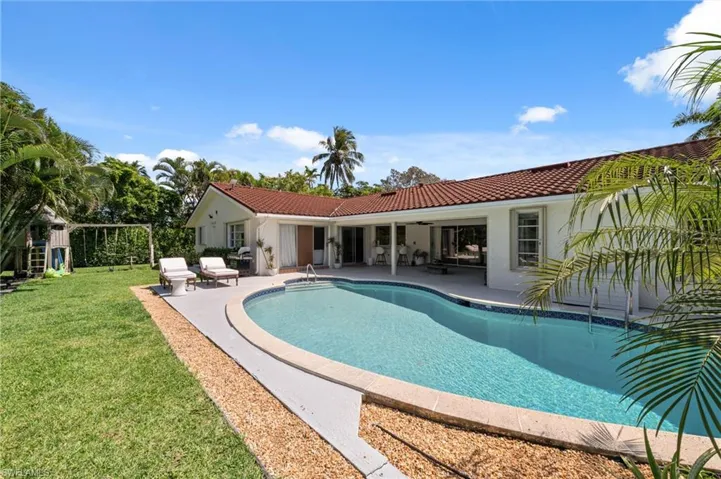 2085  Alamanda  DR, Naples, FL 34102