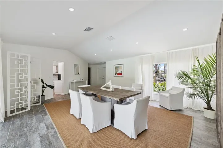 2085  Alamanda  DR, Naples, FL 34102