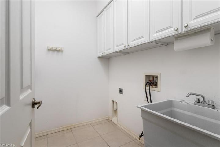 7711  Berkshire Pines  DR, Naples, FL 34104