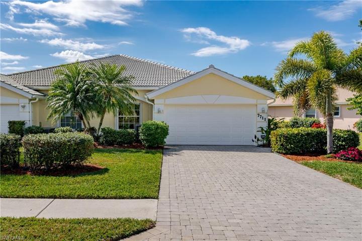 7711  Berkshire Pines  DR, Naples, FL 34104