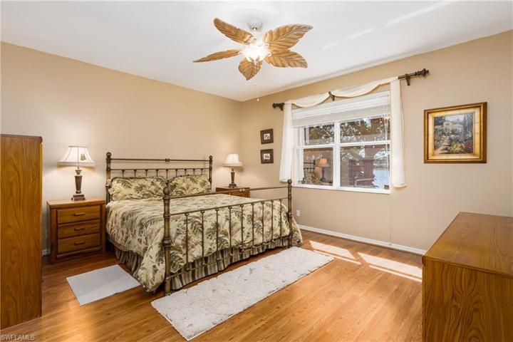 7711  Berkshire Pines  DR, Naples, FL 34104