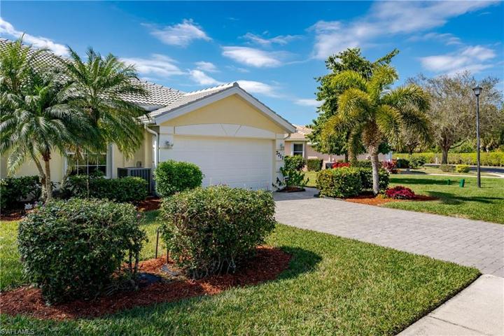 7711  Berkshire Pines  DR, Naples, FL 34104
