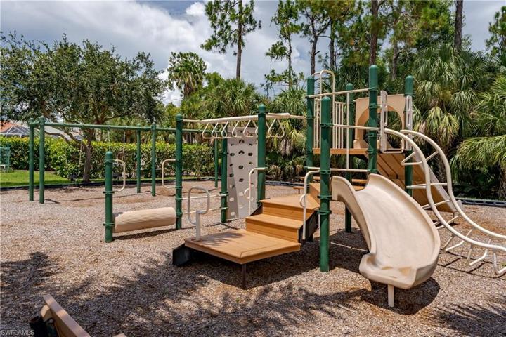 7711  Berkshire Pines  DR, Naples, FL 34104