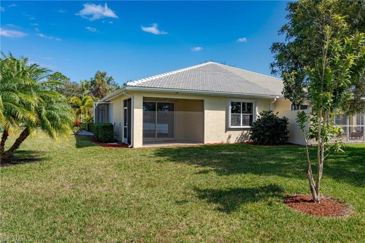 7711  Berkshire Pines  DR, Naples, FL 34104