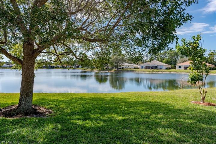 7711  Berkshire Pines  DR, Naples, FL 34104