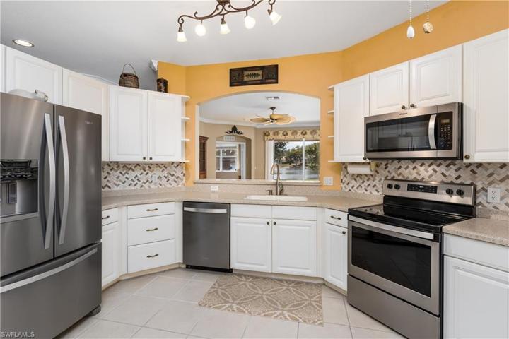 7711  Berkshire Pines  DR, Naples, FL 34104