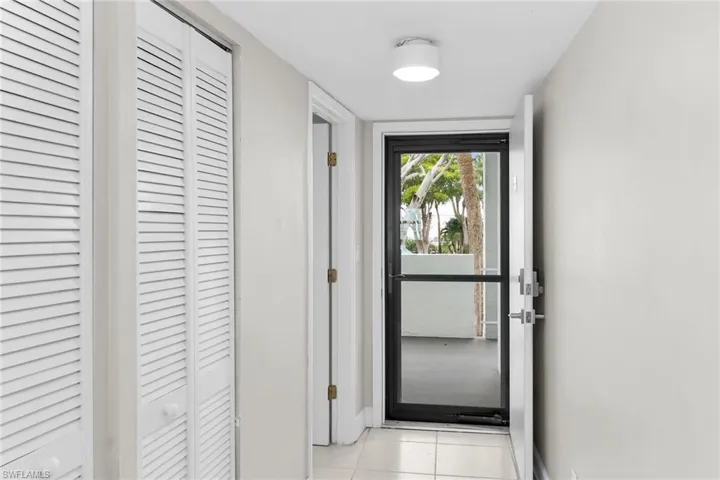 Entryway featuring tile patterned floors and baseboards