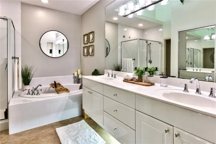1941 Cascades Dr 5704, Naples, Florida 34112
