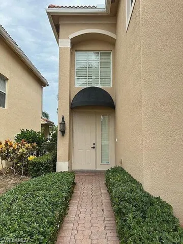 View of exterior entry with stucco siding