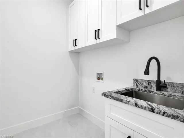 Laundry room with cabinet space and washer hookup